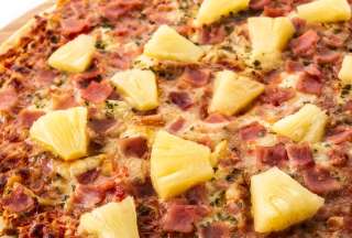 Pizza con piña a USD 148,22,¿lo vale?