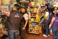 ARCSA, en colaboración con la Policía Nacional, decomisó más de 1.700 productos.