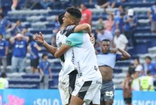 Los jugadores de Macará celebran el tanto marcado por Facundo Pons, en la fecha 13 de la LigaPro.