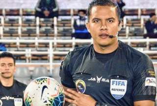 Arbitraje en el partido Liga vs. 9 de Octubre es cuestionado por Esteban Paz