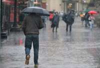 Autoridades advierten sobre posibles inundaciones y deslizamientos de tierra.