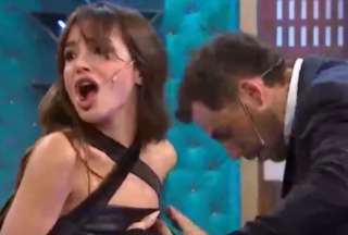 Brenda Asnicar sufrió un pequeño fallo con su vestuario en programa en vivo