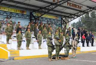 El cadáver, según informó el Ejército ecuatoriano, estaba en los dormitorios femeninos del Fuerte Militar Napo. 