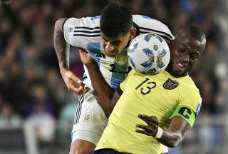 Enner Valencia protestó por el arbitraje ante Argentina