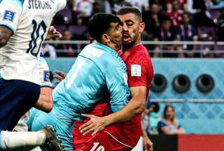 Alireza Beiranvand no seguirá en el Mundial, tras chocar contra su compañero Majid Hosseini.