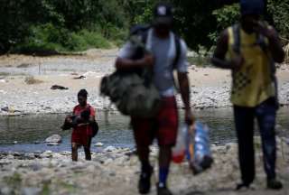 La colaboración entre Panamá y Estados Unidos logró disminuir el cruce de migrantes irregulares, con vuelos financiados para deportaciones desde julio de 2024.