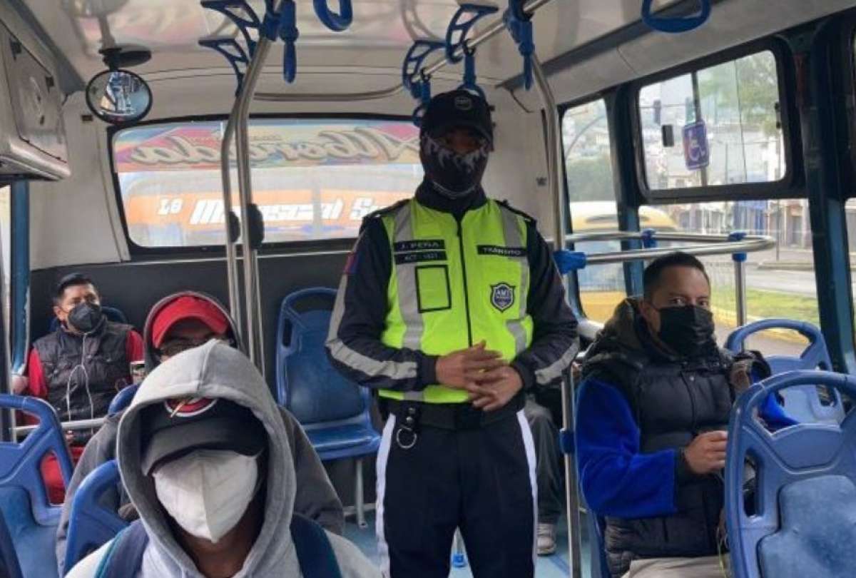 El aforo para el transporte público en Quito se mantiene