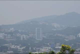 Guayaquil estuvo cubierta de bruma la tarde de este 7 de junio de 2024.