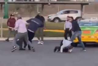 Pelea entre taxistas amarrillos y de aplicaciones se hizo viral