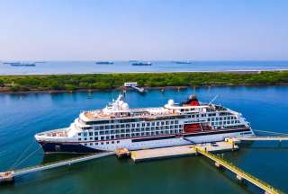 El puerto de Manta recibió al crucero alemán Hanseatic Inspiration con 147 pasajeros y 68 tripulantes. 