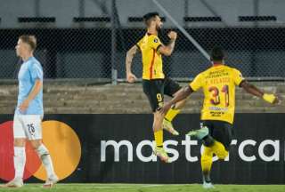 Gonzalo Mastriani (9) celebra su gol por Barcelona ante Montevideo City Torque