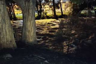  Etapa informó que los ríos Yanuncay y Tarqui de Cuenca presentan altos caudales tras las intensas precipitaciones en la ciudad. 