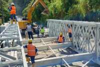 En el sector La Merced, en la provincia de Tungurahua, se realiza el armado e instalación del puente tipo Bailey, informó el Ministerio de Transporte y Obras Públicas.