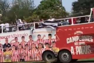 Esto ocurrió durante la celebración de un equipo paraguayo. ¡Es increíble! 