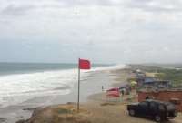 El oleaje afecta a 41 playas de la costa ecuatoriana.