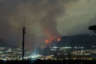 Autoridades trabajarán en una investigación para determinar causas del incendio en Guápulo.