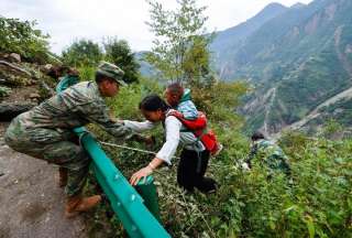 Ascienden a 74 los fallecidos por terremoto en el oeste de China