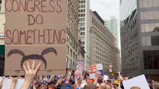 Imagen de un momento de la &quot;Marcha por nuestra vida&quot;, en Nueva York, este 11 de junio de 2022