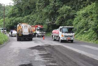 El Ministerio de Transporte y Obras Públicas (MTOP) reactivó los trabajos de rehabilitación en la vía Santo Domingo - Las Mercedes.