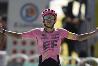 ¡Lo hizo! La 'Locomotora del Carchi' consigue la victoria en la etapa 17 del Tour de Francia. 