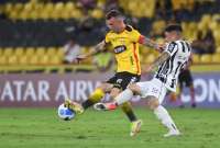 Damián Díaz controla el balón durante el partido ante Montevideo Wanderers