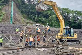 El puente sobre el río Marker cayó producto de las fuertes lluvias y la erosión, en febrero de 2023.