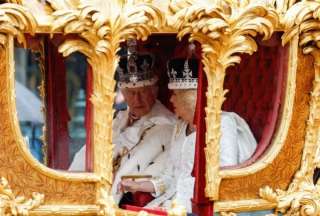 El sucesor de la reina Isabel II fue coronado formalmente por el arzobispo de Canterbury, en la abadía de Abadía de Westminster.