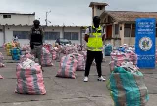 3.500 pares de zapatos ingresados al país del contrabando fueron decomisados por las autoridades aduaneras. 