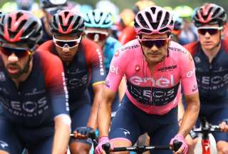 Richard Carapaz continúa con la ‘maglia rosa’ en el Giro de Italia