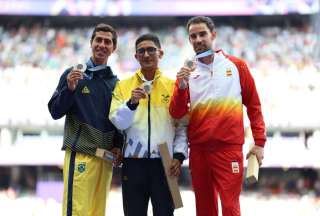 El marchista cuencano, Daniel Pintado, recibió su medalla de oro. 