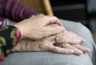 Una mujer con demencia se acuerda de su esposo. Estas fueron sus tiernas palabras. 