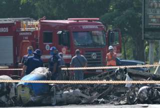 Un accidente aéreo en Sao Paulo deja dos muertos. Una avioneta se estrelló este viernes con un autobús.