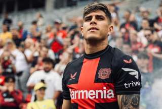 Hincapié defiende el primer lugar del Leverkusen, en la ‘Bundesliga’.