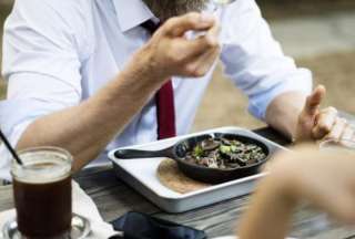 ¿Sabías cuál es el tiempo reglamentado para el almuerzo de un trabajador, durante la jornada laboral? 