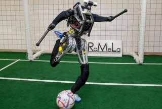 Artemis es un robot creado para jugar fútbol