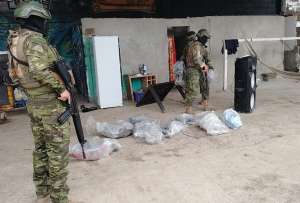 Militares realizan inspecciones en inmuebles en Pascuales, Guayaquil.
