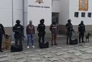 El detenido pretendía transportar la droga camuflada en su equipaje.