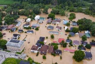 Autoridades de Kentucky, Estados Unidos, aseguraron que el número de fallecidos a causa de las inundaciones seguirá aumentando durante las labores de rescate.