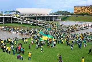 Simpatizantes de Bolsonaro invaden el Congreso, el palacio presidencial y el Supremo de Brasil