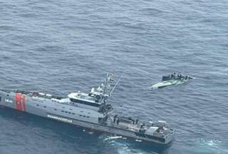 Los guardacostas de la Armada capturaron una embarcación que ocultaba cuatro toneladas de droga.