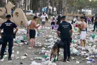 Así quedó la playa de La Malagueta, en Málaga, tras las festividades por el inicio del verano.