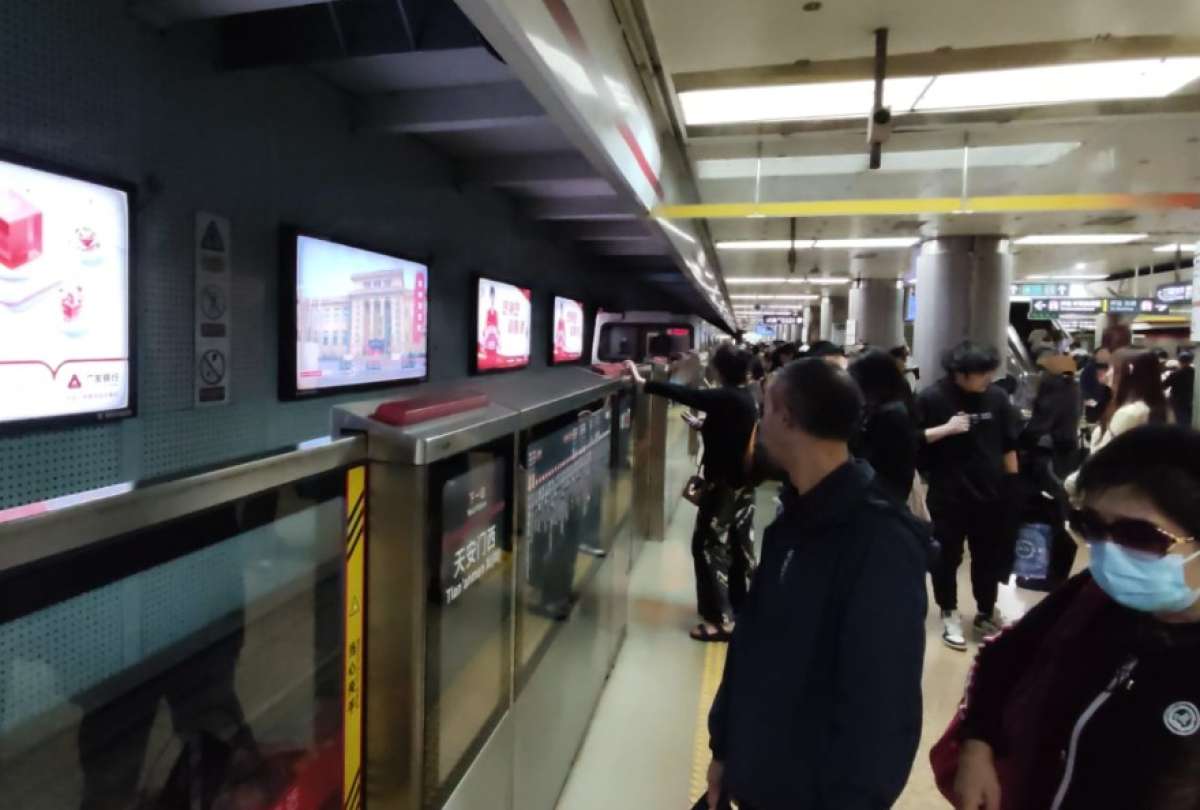 El Metro de Beijing tiene 879 kilómetros de longitud.