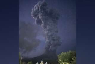 El Monte Kanlaon, en Filipinas, entró en erupción el lunes, 3 de junio de 2024.