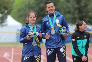 María Sol Naranjo y Andrés Torres lograron medalla de plata en relevos mixtos. 