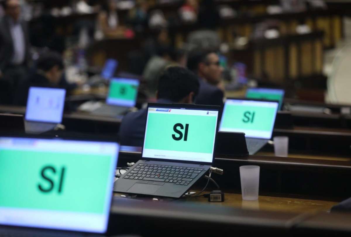 Asamblea recomienda continuar mesas de diálogo por el diésel y se recuerda postura de Correa sobre subsidios