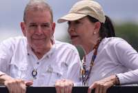 Edmundo González y la líder opositora María Corina Machado afrontan una persecución del régimen chavista en Venezuela. 