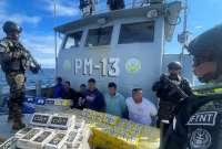 Seis personas fueron capturadas en una embarcación de bandera ecuatoriana. 