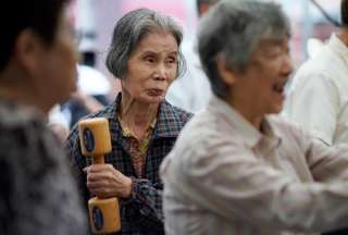 Japón enfrenta una crisis demográfica con un alto número de muertes solitarias entre personas mayores. 