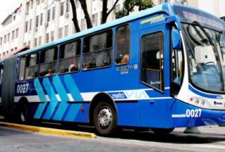 Los concejales de Guayaquil sesionaron y aprobaron en segundo y definitivo debate la reforma para mejorar la flota de la Metrovía y el incremento del pasaje en este medio de transporte. 