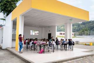 Hoy se inaugura la Unidad Educativa Campozano, en el cantón Paján. 